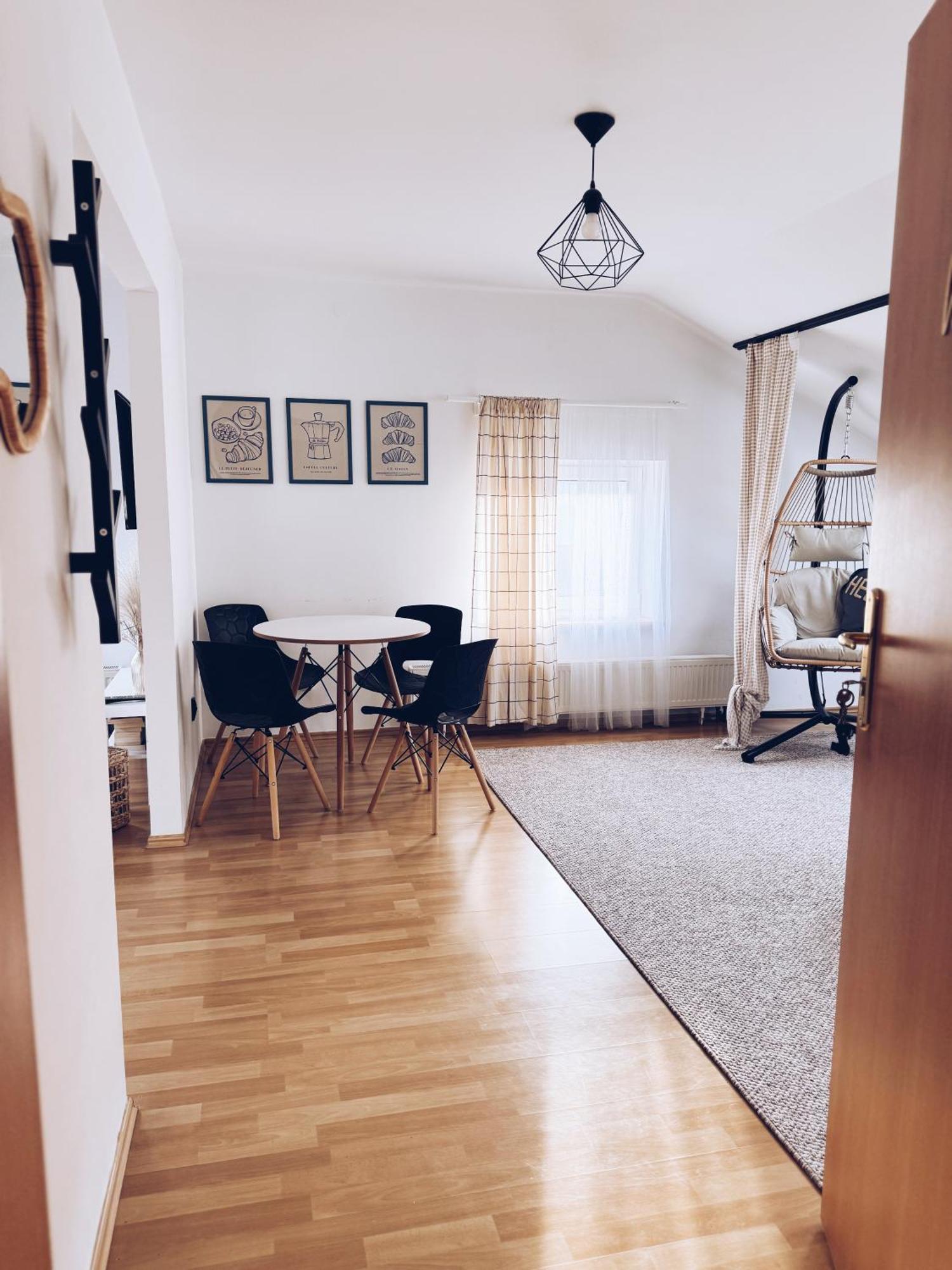 Goralski Apartment *